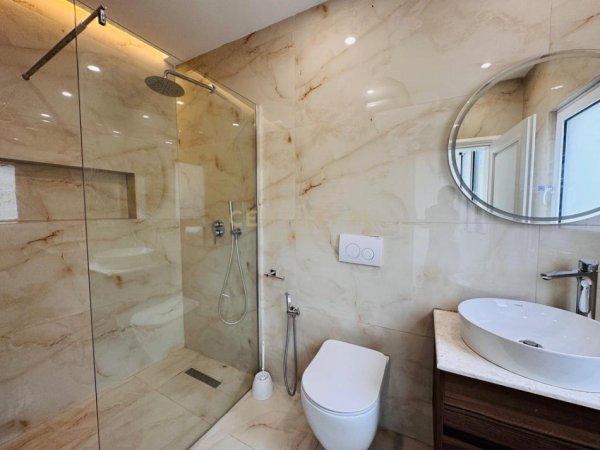 Tirane, jepet me qera apartament 2+1 Kati 2, 90 m² 1.100 € (Garda)