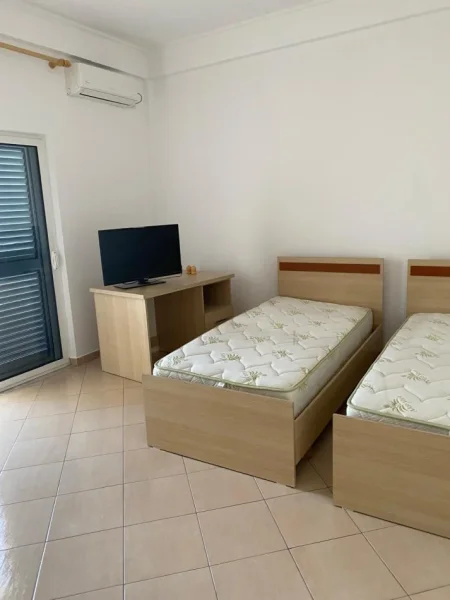 Durres, jepet me qera godinë 5 Kateshe, 1.000 m² (tregu industrial)