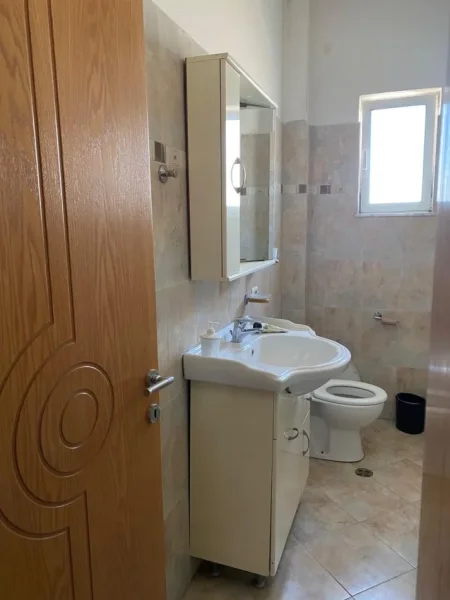 Durres, jepet me qera godinë 5 Kateshe, 1.000 m² (tregu industrial)