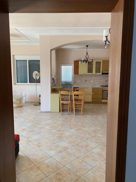 Durres, jepet me qera godinë 5 Kateshe, 1.000 m² (tregu industrial)
