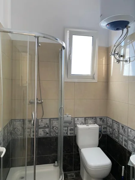 Durres, jepet me qera godinë 5 Kateshe, 1.000 m² (tregu industrial)