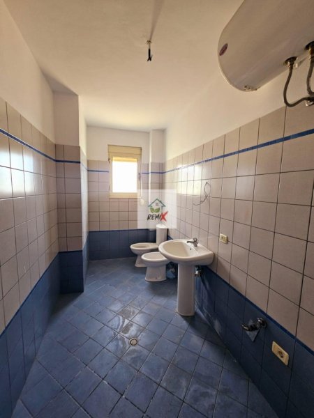 Shkembi Kavajes, shitet apartament 1+1+Aneks+Ballkon Kati 6, 74 m² 130.000 €