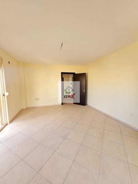 Shkembi Kavajes, shitet apartament 1+1+Aneks+Ballkon Kati 6, 74 m² 130.000 €