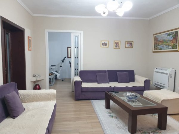 Gjirokaster, shitet apartament 4+1 Kati 4, 200 m² 