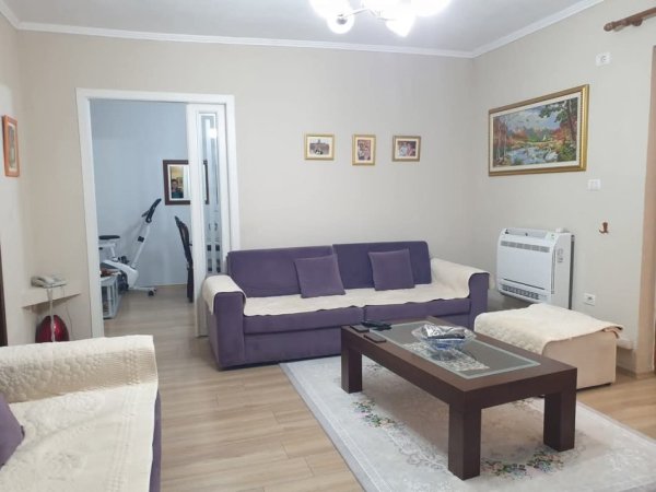 Gjirokaster, shitet apartament 4+1 Kati 4, 200 m² 
