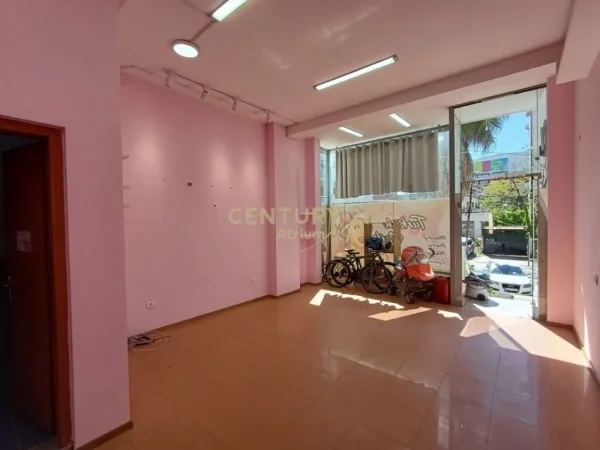 Tirane, shes ambjent biznesi Kati 1, 42 m² 65.000 € (Mihal Grameno)