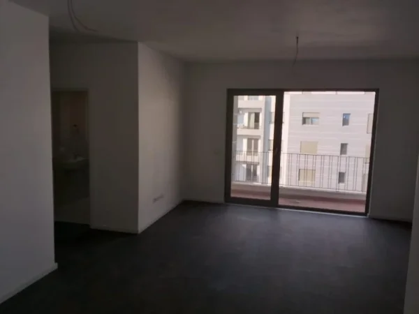 Tirane, jepet me qira apartament 2+1+ post parkimi , 98 m² (Rr.e Dibres) 700€
