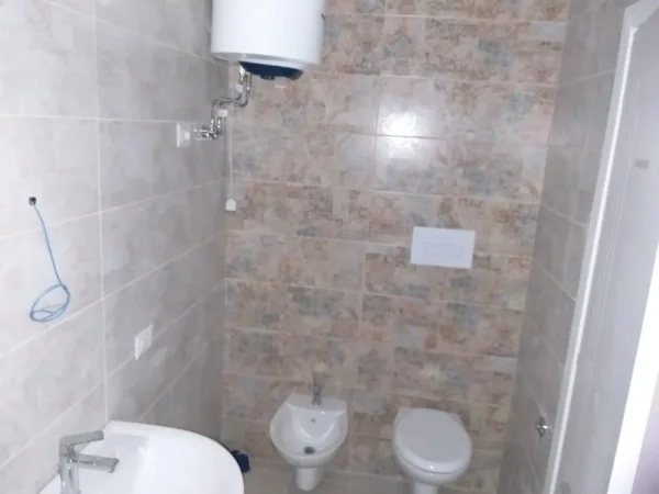 Tirane, jepet me qira apartament 2+1+ post parkimi , 98 m² (Rr.e Dibres) 700€
