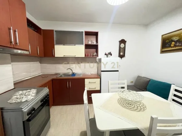 Tirane, shitet apartament 1+1+Ballkon Kati 3, 76 m² (rruga Mihal Grameno)