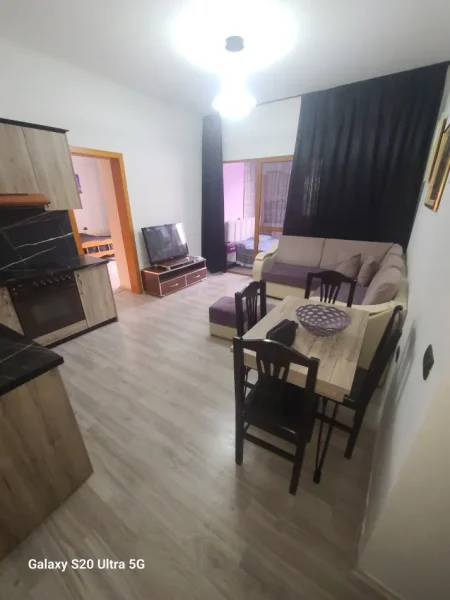 Tirane, jepet me qera apartament 2+1 Kati 8, 76 m² 370 € (ALTIN BASHA)
