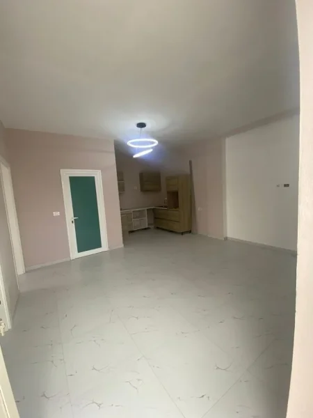 Tirane, jepet me qera shtepi 2+1+Ballkon Kati 1, 75 m² 280 € (Rruga Shima Mezez perballe Top Channel)