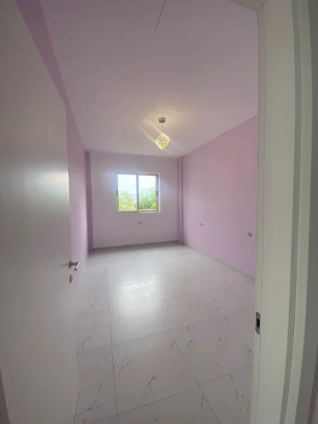 Tirane, jepet me qera shtepi 2+1+Ballkon Kati 1, 75 m² 280 € (Rruga Shima Mezez perballe Top Channel)