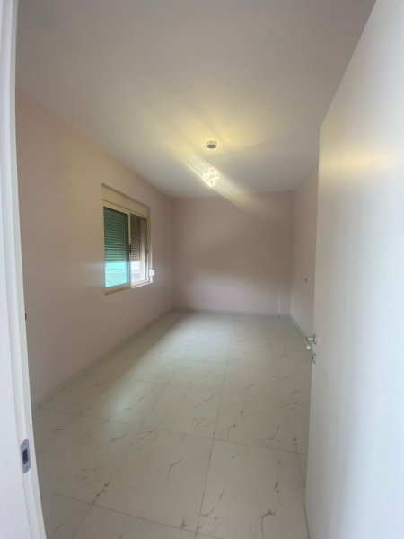 Tirane, jepet me qera shtepi 2+1+Ballkon Kati 1, 75 m² 280 € (Rruga Shima Mezez perballe Top Channel)