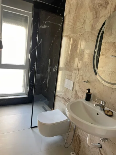 Tirane, jepet me qera apartament 2+1+Aneks+Ballkon Kati 3, 100 m² 750 € (Fusha aviacionit Kompleksi Turdiu)