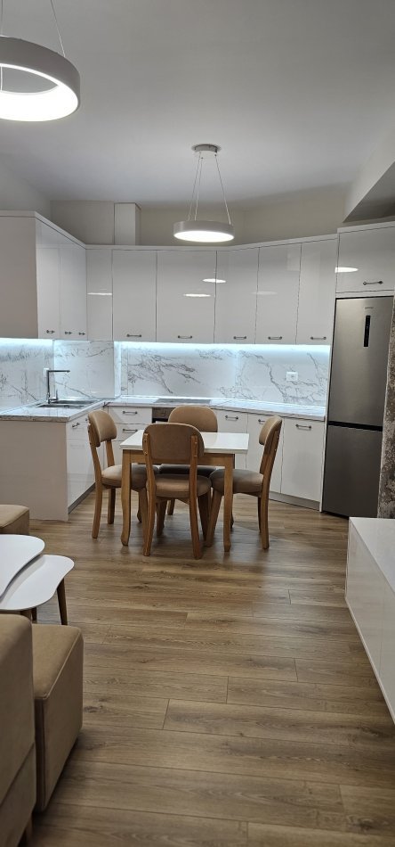 Tirane, jepet me qera apartament 1+1 Kati 5, 65 m² 600 € (Midis Astirit dhe Fushes se Aviacionit)