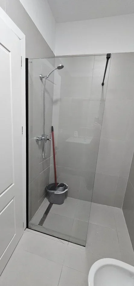 Tirane, jepet me qera apartament 1+1 Kati 5, 65 m² 600 € (Midis Astirit dhe Fushes se Aviacionit)