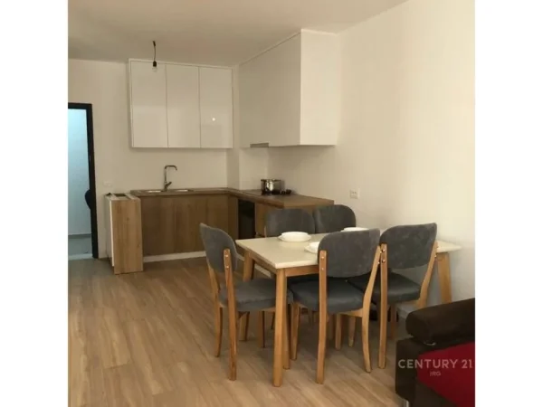 Tirane, jepet me qera apartament 1+1 Kati 8, 80 m² 500 € (Spitali Nene Tereza)