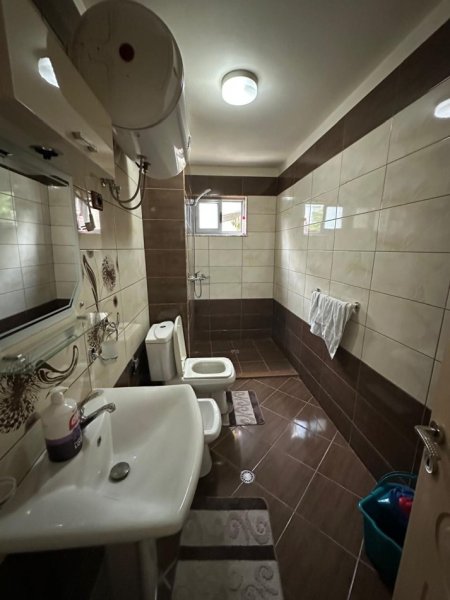 Tirane, jepet me qera apartament 1+1 Kati 2, 55 m² 370 € (Prane Shkolles Bajram Curri)