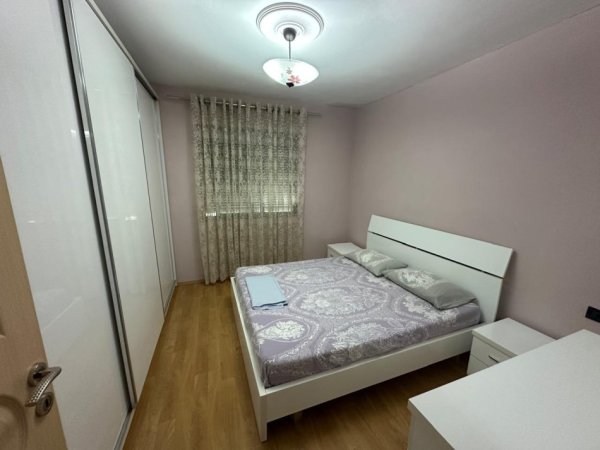 Tirane, jepet me qera apartament 1+1 Kati 2, 55 m² 370 € (Prane Shkolles Bajram Curri)