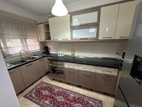 Tirane, jepet me qera apartament 1+1 Kati 2, 55 m² 370 € (Prane Shkolles Bajram Curri)