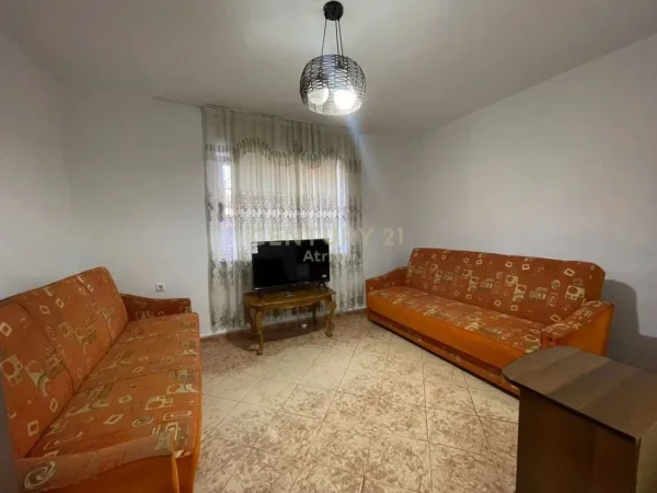 Tirane, jepet me qera apartament 1+1 Kati 1, 80 m² 450 € (Brryli)