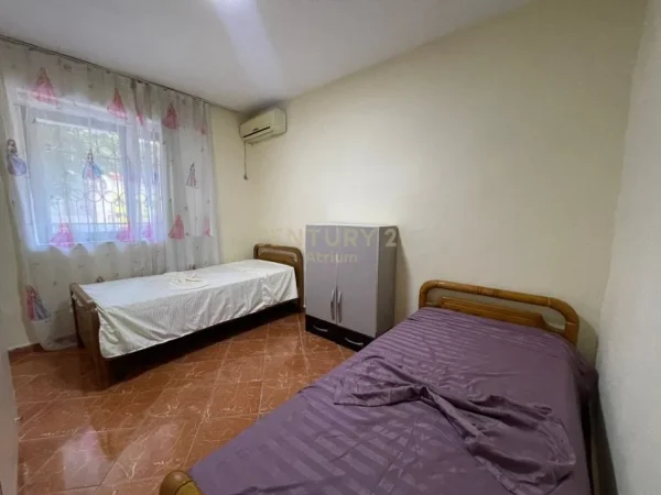 Tirane, jepet me qera apartament 1+1 Kati 1, 80 m² 450 € (Brryli)