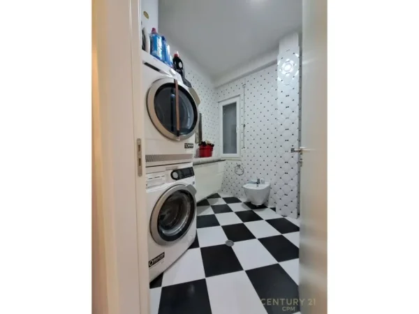 Tirane, jepet me qera apartament 2+1 Kati 5, 90 m² 700 € (Ali Demi)