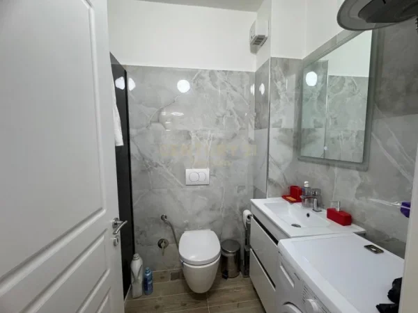 Tirane, jepet me qera apartament 1+1 Kati 6, 90 m² 650 € (Prokuroria)