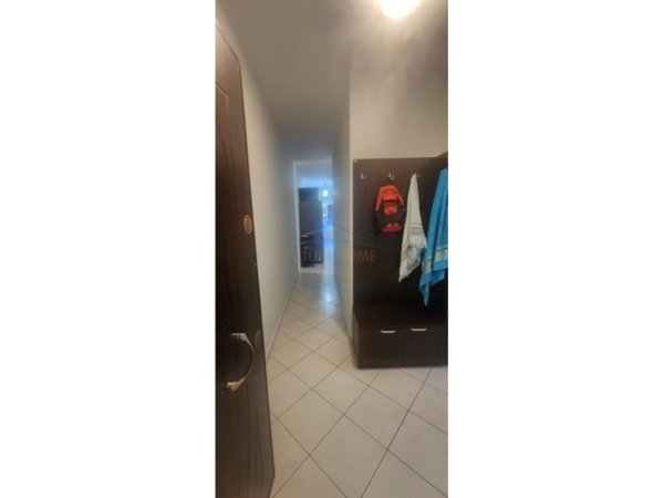 Prane Bibliotekes, shitet apartament 2+1 Kati 1, 100 m² 115.000 € (Durres)