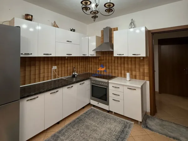 Tirane, shitet apartament 2+1+Ballkon Kati 2, 91 m² 230.000 € (komuna e parisit)