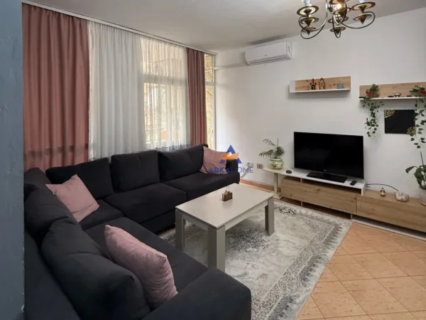 Tirane, shitet apartament 2+1+Ballkon Kati 2, 91 m² 230.000 € (komuna e parisit)