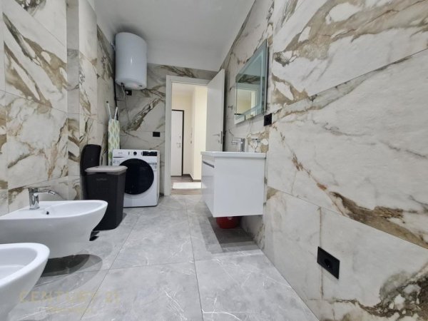 Tirane, jepet me qera apartament 1+1 Kati 2, 65 m² 750 € (Rruga e Vilave)