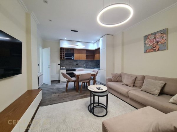 Tirane, jepet me qera apartament 1+1 Kati 2, 65 m² 750 € (Rruga e Vilave)
