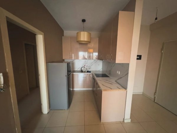 Tirane, jepet me qera apartament 2+1+Aneks+Ballkon Kati 7, 110 m² 450 € (yzberisht)