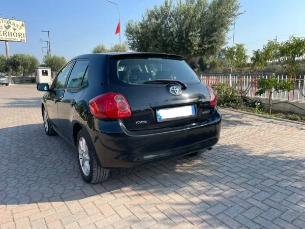 Durres, shes makine Toyota Auris Benzin+Gaz, e zeze manuale Klima 220.000 km
