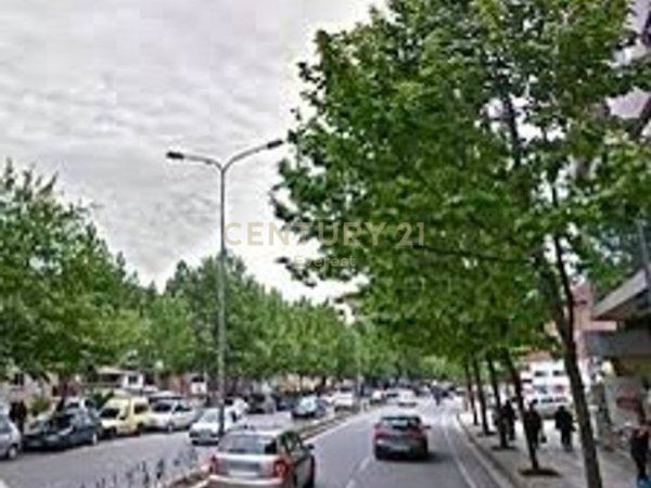 Tirane, jepet me qera apartament 1+1 Kati 2, 60 m² 400 € (Rr. Ferit Xhajlo)