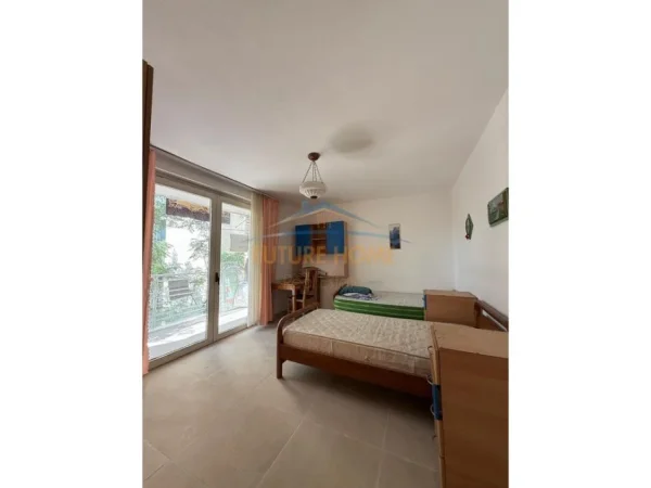 Tirane, jepet me qera apartament 3+1+Ballkon Kati 4, 81 m² 600 € 