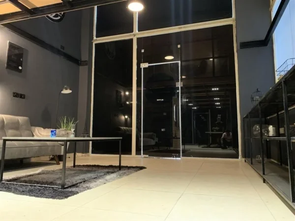 Tirane, jepet me qera ambjent biznesi Kati 0, 70 m² 550 € (rruga frosina plaku)