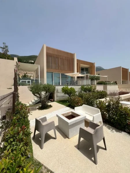 Dhermi - Palase, shitet apartament 2+1 Kati 1, 169 m² 765.000 € (DHERMI)