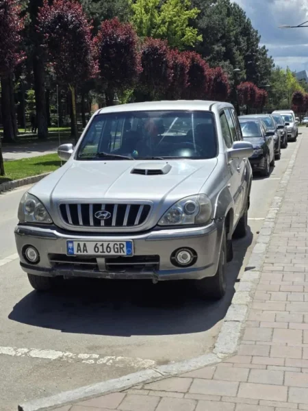 Korce, Shitet Xhip Hyundai Terracan Nafte, Manuale.