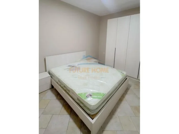 Tirane, jepet me qera apartament 1+1+Ballkon Kati 15, 60 m² 550 € 