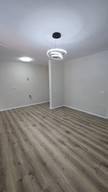 Tirane, shitet apartament 1+1+Ballkon Kati 1, 54 m² 87.000 € (varri bomit)