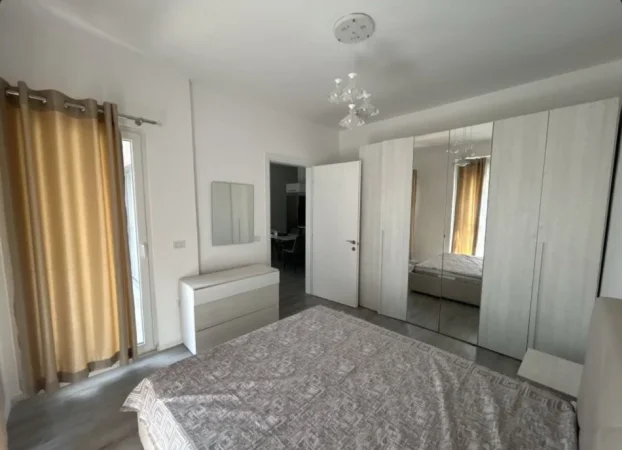 Tirane, jepet me qera apartament 2+1 Kati 3, 80 m² 670 € (5 maji prane qendres emerald)