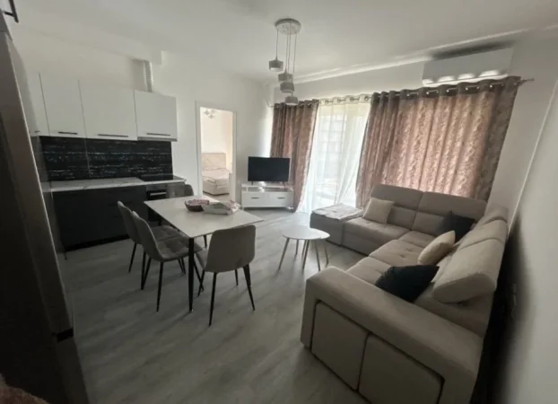 Tirane, jepet me qera apartament 2+1 Kati 3, 80 m² 670 € (5 maji prane qendres emerald)