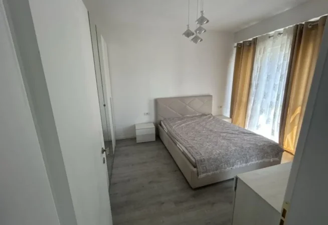 Tirane, jepet me qera apartament 2+1 Kati 3, 80 m² 670 € (5 maji prane qendres emerald)