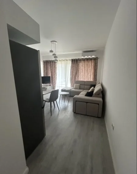 Tirane, jepet me qera apartament 2+1 Kati 3, 80 m² 670 € (5 maji prane qendres emerald)
