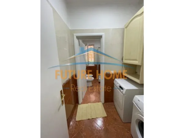 Tirane, jepet me qera apartament 1+1+Ballkon Kati 2, 87 m² 650 € 