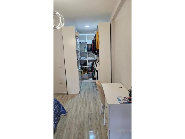 Tirane, jepet me qera apartament 2+1 Kati 3, 90 m² 640 € (21 DHJETORI)