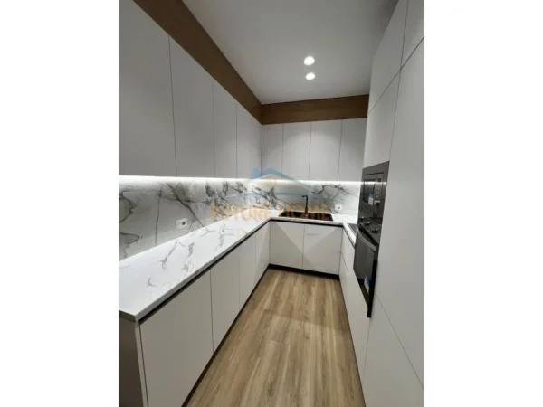 Tirane, jepet me qera apartament 2+1+Ballkon Kati 6, 120 m² 1.600 € 