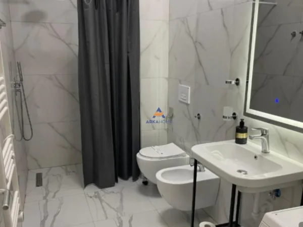 Tirane, shitet apartament 2+1+Ballkon Kati 5, 93 m² 237.500 € (RRUGA SIRI KODRA)